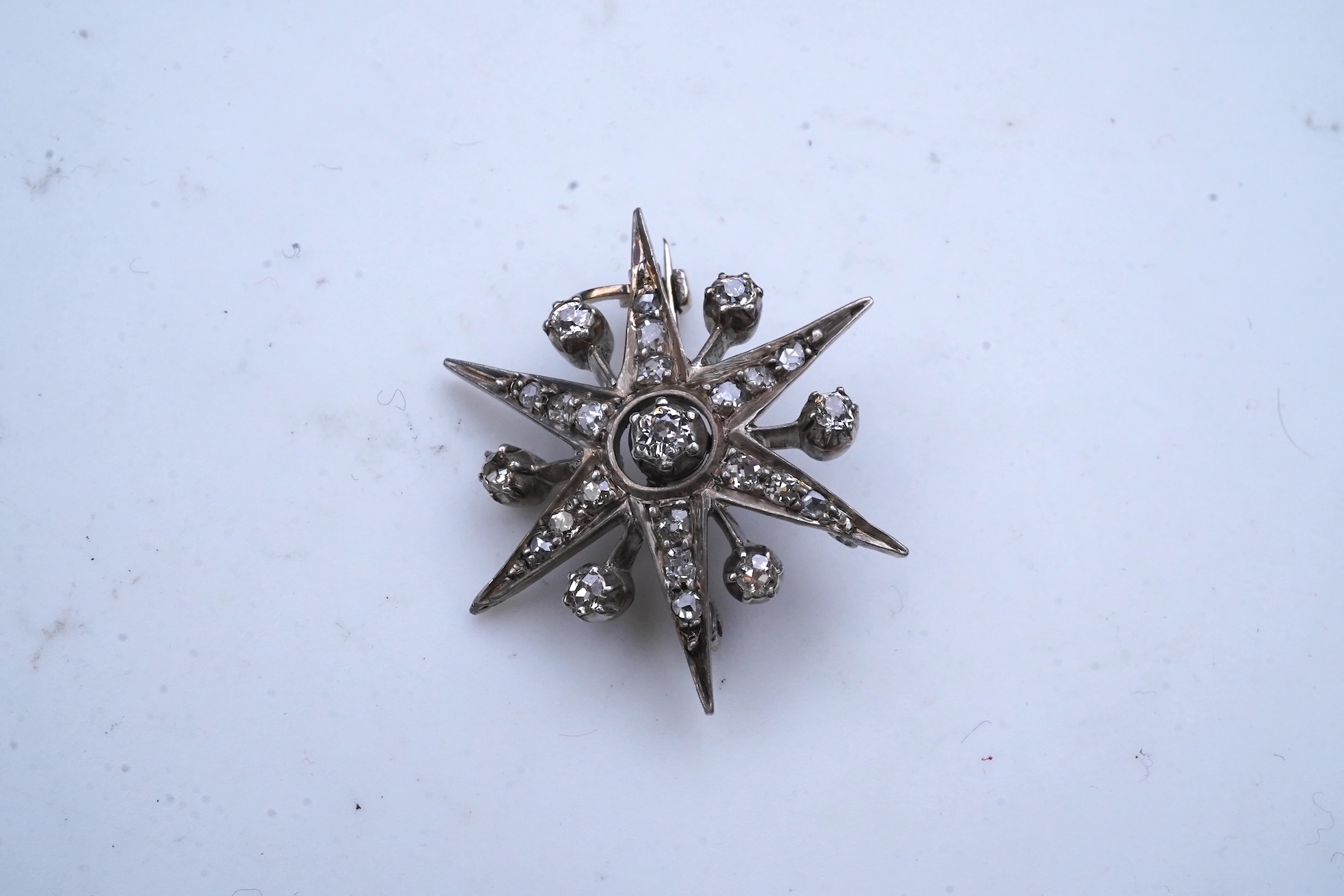 A Victorian diamond brooch, late 19th century